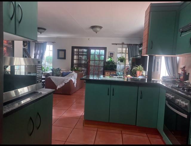 2 BEDROOM SECTIONAL TITLE TO LET IN HEIDELBERG CENTRAL